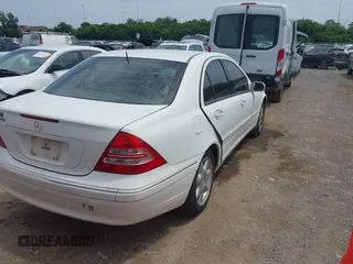 2002 Mercedes-Benz C 230/260/280/320 z VIN WDBRF61J62E008897, wystawiony jako IAAI lot #42598695 z przebiegiem Nie podano mil oraz . Historia ofert i sprzedaży dostępna na DreamBid. Obrazek 4.