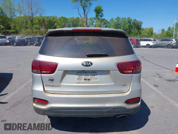 2019 Kia Sorento LX with VIN 5XYPG4A35KG583642, listed as a IAAI auction lot 42058467 with 132,570 mi miles. Bid and sale history available at carsss.com. Image 16.