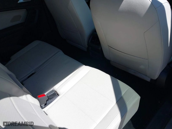 2019 Volkswagen Tiguan SE with VIN 3VV3B7AX5KM195140, listed as a IAAI auction lot 41803748 with 116,898 mi miles. Bid and sale history available at carsss.com. Image 8.