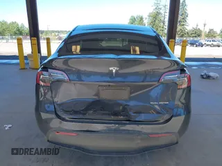 2024 Tesla Model Y Long Range z VIN 7SAYGAEE8RF088791, wystawiony jako IAAI lot #42185399 z przebiegiem 15 339 mil mil oraz . Historia ofert i sprzedaży dostępna na DreamBid. Obrazek 6.