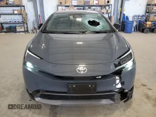 2023 Toyota Prius LE z VIN JTDADABU5P3002057, wystawiony jako Copart lot #47227675 z przebiegiem Nie podano mil oraz Szkoda całkowita • Salvage title. Historia ofert i sprzedaży dostępna na DreamBid. Obrazek 5.