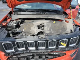 2021 Jeep Compass Sport z VIN 3C4NJDAB1MT500431, wystawiony jako Copart lot #51666125 z przebiegiem Nie podano mil oraz Szkoda całkowita • Salvage title. Historia ofert i sprzedaży dostępna na DreamBid. Obrazek 13.