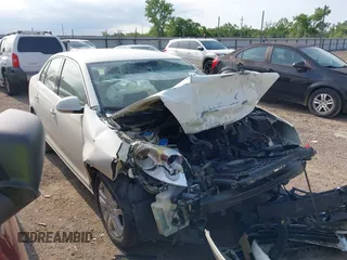 2006 Volkswagen Jetta 2.5L z VIN 3VWRF71K06M631929, wystawiony jako IAAI lot #42331078 z przebiegiem Nie podano mil oraz . Historia ofert i sprzedaży dostępna na DreamBid. Obrazek 1.