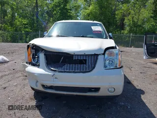 2013 GMC Yukon XL SLT with VIN 1GKS1KE00DR356030, listed as a IAAI auction lot 41969667 with 184,272 mi miles. Bid and sale history available at carsss.com. Image 12.