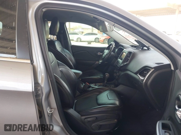 2019 Jeep Cherokee Latitude Plus with VIN 1C4PJLLB9KD109711, listed as a IAAI auction lot 41917339 with 115,320 mi miles. Bid and sale history available at carsss.com. Image 5.