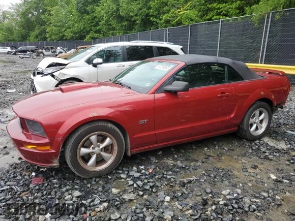 2008 Ford Mustang GT Deluxe z VIN 1ZVHT85HX85152340, wystawiony jako Copart lot #57599865 z przebiegiem 103 797 mil mil oraz Szkoda całkowita • Salvage title. Historia ofert i sprzedaży dostępna na DreamBid. Obrazek 1.