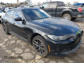 2024 BMW i4 eDrive35 z VIN WBY43AW07RFS62841, wystawiony jako IAAI lot #41722649 z przebiegiem 9027 mil mil oraz . Historia ofert i sprzedaży dostępna na DreamBid. Obrazek 1.