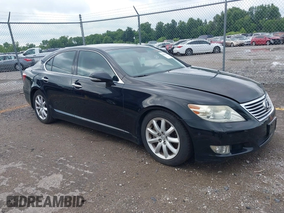 2010 Lexus LS 460 z VIN JTHCL5EF5A5005714, wystawiony jako IAAI lot #42616045 z przebiegiem 101 834 mil mil oraz . Historia ofert i sprzedaży dostępna na DreamBid. Obrazek 1.