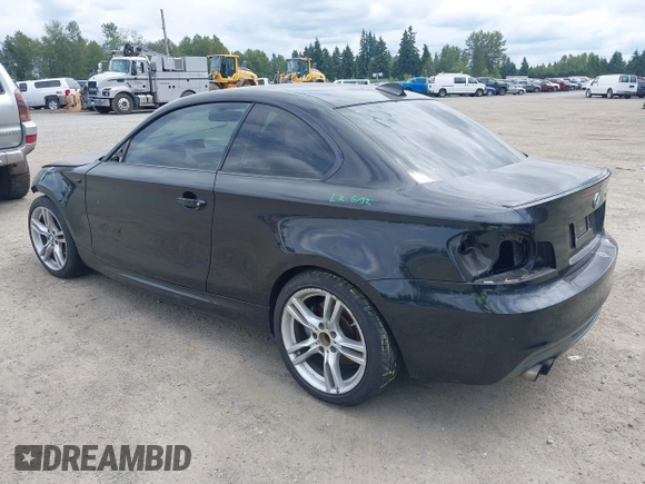2012 BMW 1 Series 135i z VIN WBAUC9C53CVM12132, wystawiony jako IAAI lot #42532448 z przebiegiem Nie podano mil oraz . Historia ofert i sprzedaży dostępna na DreamBid. Obrazek 3.