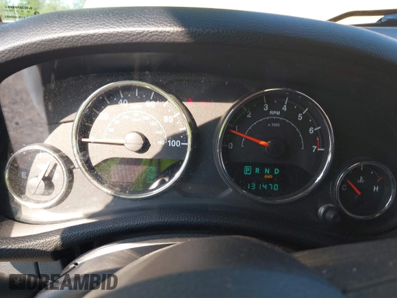 2013 Jeep Wrangler Arctic z VIN 1C4GJWBG2DL634942, wystawiony jako IAAI lot #42373239 z przebiegiem 131 470 mil mil oraz . Historia ofert i sprzedaży dostępna na DreamBid. Obrazek 7.