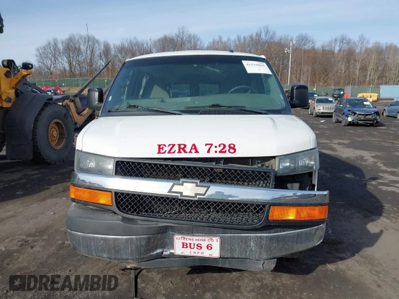 2015 Chevrolet Express Passenger LT z VIN 1GAZG1FGXF1172030, wystawiony jako IAAI lot #41510865 z przebiegiem 297 473 mil mil oraz . Historia ofert i sprzedaży dostępna na DreamBid. Obrazek 12.