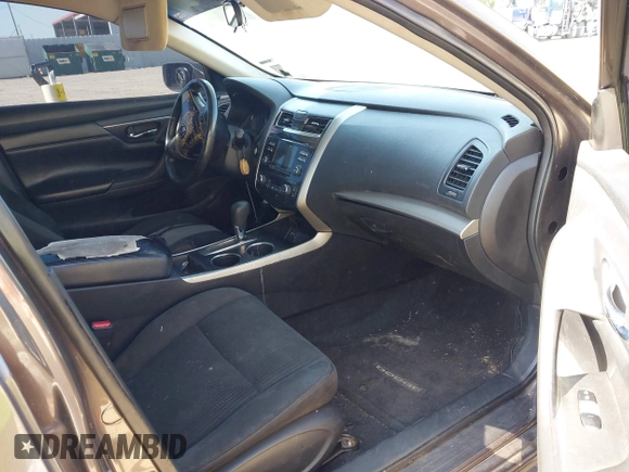 2015 Nissan Altima 2.5 S with VIN 1N4AL3AP3FC430613, listed as a IAAI auction lot 41979818 with 186,921 mi miles. Bid and sale history available at carsss.com. Image 5.