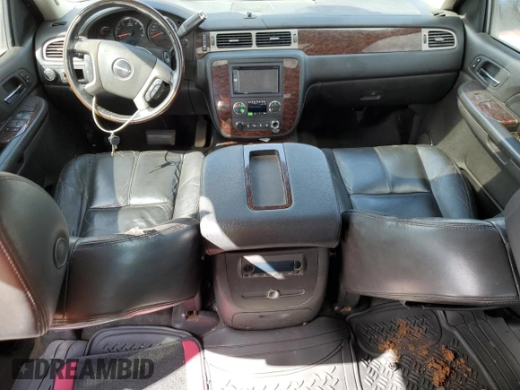 2008 GMC Sierra Denali z VIN 2GTEK638381238266, wystawiony jako Copart lot #47029244 z przebiegiem 119 433 mil mil oraz Nie do naprawy. Historia ofert i sprzedaży dostępna na DreamBid. Obrazek 8.