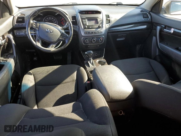 2014 Kia Sorento LX with VIN 5XYKTCA66EG475805, listed as a Copart auction lot 46880805 with 140,722 mi miles and Salvage Title. Bid and sale history available at carsss.com. Image 8.