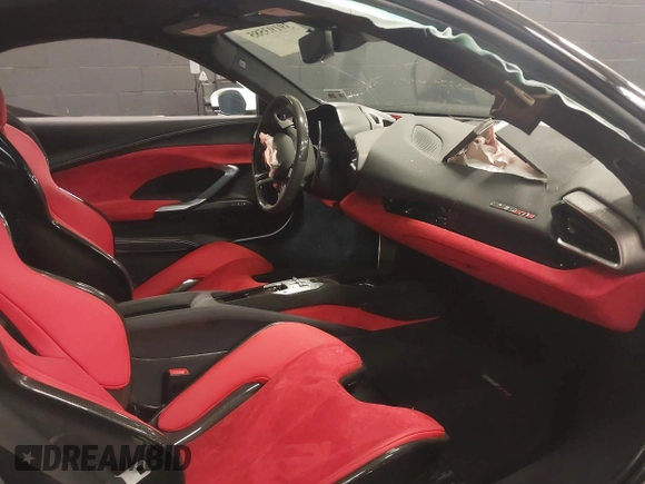 2024 Ferrari 296 GTB z VIN ZFF99SLA6R0303425, wystawiony jako IAAI lot #39193585 z przebiegiem Nie podano mil oraz . Historia ofert i sprzedaży dostępna na DreamBid. Obrazek 5.