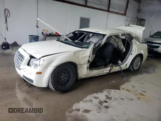 2005 Chrysler 300 300 z VIN 2C3AA43R35H584162, wystawiony jako Copart lot #57164895 z przebiegiem Nie podano mil oraz Szkoda całkowita • Salvage title. Historia ofert i sprzedaży dostępna na DreamBid. Obrazek 1.