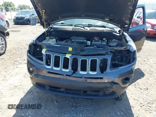 2017 Jeep Compass Sport SE z VIN 1C4NJDBB3HD143859, wystawiony jako IAAI lot #42784214 z przebiegiem 82 815 mil mil oraz . Historia ofert i sprzedaży dostępna na DreamBid. Obrazek 6.