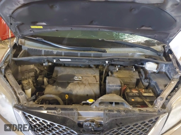 2011 Toyota Sienna SE with VIN 5TDXK3DC7BS034516, listed as a IAAI auction lot 41539955 with 209,309 mi miles. Bid and sale history available at carsss.com. Image 10.