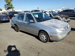 1998 Volkswagen Jetta z VIN 3VWRB81HXWM136725, wystawiony jako Copart lot #71419064 z przebiegiem 160 685 mil mil oraz Szkoda całkowita • Salvage title. Historia ofert i sprzedaży dostępna na DreamBid. Obrazek 4.