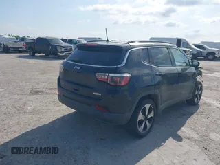 2018 Jeep Compass Latitude z VIN 3C4NJDBBXJT155149, wystawiony jako IAAI lot #42010672 z przebiegiem 81 784 mil mil oraz . Historia ofert i sprzedaży dostępna na DreamBid. Obrazek 4.