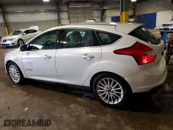 2014 Ford Focus Electric z VIN 1FADP3R45EL344648, wystawiony jako Copart lot #57118335 z przebiegiem 60 347 mil mil oraz Szkoda całkowita • Salvage title. Historia ofert i sprzedaży dostępna na DreamBid. Obrazek 2.