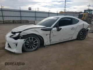 2020 Toyota 86 with VIN JF1ZNAA14L8752088, listed as a Copart auction lot 77480334 with 35,097 mi miles and Salvage Title. Bid and sale history available at carsss.com. Image 1.