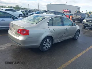 2005 Volkswagen Jetta 2.5L with VIN 3VWSF71K25M621161, listed as a IAAI auction lot 42264314 with 147,335 mi miles and . Bid and sale history available at DreamBid. Image 4.
