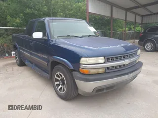 2000 Chevrolet Silverado 2500 LS z VIN 1GCFC29U5YE259603, wystawiony jako IAAI lot #42426550 z przebiegiem 229 438 mil mil oraz . Historia ofert i sprzedaży dostępna na DreamBid. Obrazek 1.