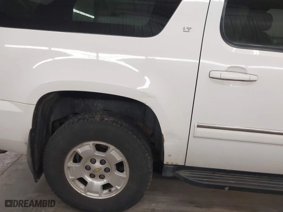2013 Chevrolet Suburban LT with VIN 1GNSKJE74DR145680, listed as a IAAI auction lot 42114209 with 178,052 mi miles. Bid and sale history available at carsss.com. Image 6.