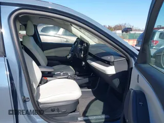 2023 Ford Mustang Mach-E Premium z VIN 3FMTK3SU3PMA65341, wystawiony jako IAAI lot #41747617 z przebiegiem 3 430 mil mil oraz . Historia ofert i sprzedaży dostępna na DreamBid. Obrazek 5.