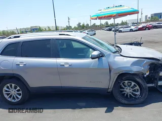 2019 Jeep Cherokee Latitude z VIN 1C4PJLCB8KD241701, wystawiony jako IAAI lot #42407536 z przebiegiem 59 006 mil mil oraz . Historia ofert i sprzedaży dostępna na DreamBid. Obrazek 14.