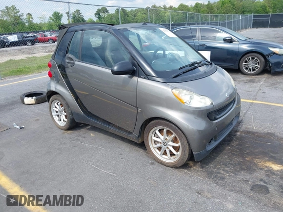 2009 Smart fortwo Passion with VIN WMEEK31XX9K299061, listed as a IAAI auction lot 42190127 with 96,156 mi miles. Bid and sale history available at carsss.com. Image 1.