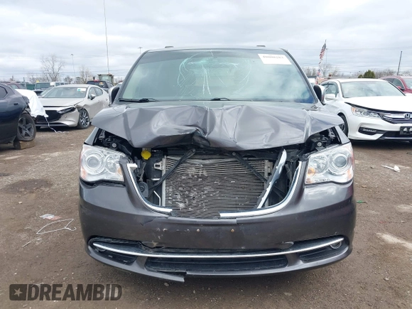 2016 Chrysler Town & Country Limited Platinum with VIN 2C4RC1GG8GR120023, listed as a IAAI auction lot 40808283 with 162,560 mi miles. Bid and sale history available at carsss.com. Image 6.
