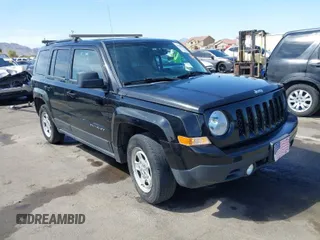 2016 Jeep Patriot Sport z VIN 1C4NJPBA2GD812310, wystawiony jako IAAI lot #41948911 z przebiegiem 130 995 mil mil oraz . Historia ofert i sprzedaży dostępna na DreamBid. Obrazek 1.