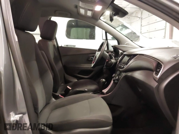 2020 Chevrolet Trax LS with VIN 3GNCJNSBXLL216278, listed as a IAAI auction lot 41416226 with 25,683 mi miles. Bid and sale history available at carsss.com. Image 5.