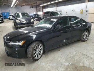 2021 Volvo S60 Momentum with VIN 7JR102TZ2MG118267, listed as a Copart auction lot 47991105 with 71,407 mi miles and Salvage Title. Bid and sale history available at carsss.com. Image 1.