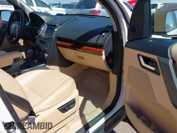 2008 Land Rover LR2 HSE z VIN SALFT24N28H101789, wystawiony jako IAAI lot #42433174 z przebiegiem 162 053 mil mil oraz . Historia ofert i sprzedaży dostępna na DreamBid. Obrazek 5.