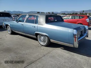 1985 Cadillac Fleetwood z VIN 1G6DW6985F9757401, wystawiony jako Copart lot #59345225 z przebiegiem 91 923 mil mil oraz Tytuł czysty. Historia ofert i sprzedaży dostępna na DreamBid. Obrazek 2.