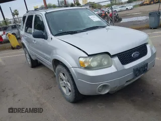 2005 Ford Escape Hybrid with VIN 1FMCU95H05KC95225, listed as a IAAI auction lot 41798610 with 216,659 mi miles. Bid and sale history available at carsss.com. Image 1.