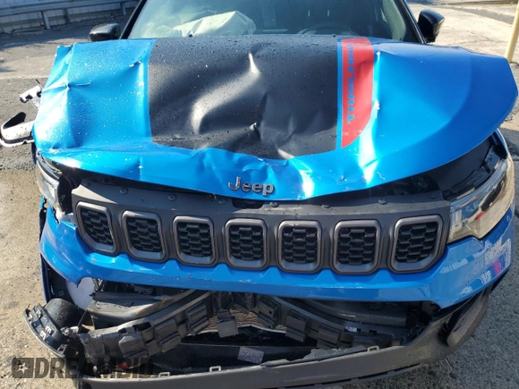 2025 Jeep Compass Trailhawk with VIN 3C4NJDDNXST556886, listed as a Copart auction lot 63569125 with 1,528 mi miles and Clean title. Bid and sale history available at DreamBid. Image 12.