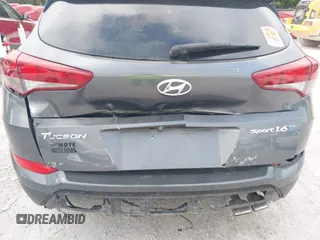 2016 Hyundai Tucson Limited with VIN KM8J33A27GU245096, listed as a IAAI auction lot 41961905 with 101,195 mi miles. Bid and sale history available at carsss.com. Image 6.