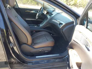 2013 Lincoln MKZ Hybrid z VIN 3LN6L2LU8DR821781, wystawiony jako IAAI lot #41892507 z przebiegiem 95 600 mil mil oraz . Historia ofert i sprzedaży dostępna na DreamBid. Obrazek 5.