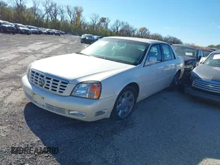 2000 Cadillac DeVille DTS z VIN 1G6KF5793YU222306, wystawiony jako IAAI lot #40810291 z przebiegiem 140 019 mil mil oraz . Historia ofert i sprzedaży dostępna na DreamBid. Obrazek 2.