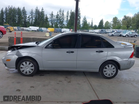 2006 Ford Focus S z VIN 1FAFP34N66W141597, wystawiony jako IAAI lot #42301819 z przebiegiem 94 705 mil mil oraz . Historia ofert i sprzedaży dostępna na DreamBid. Obrazek 15.