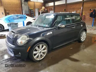2008 MINI Hardtop S z VIN WMWMF73528TV38755, wystawiony jako Copart lot #58047215 z przebiegiem 106 673 mil mil oraz Czysty tytuł • Clean title. Historia ofert i sprzedaży dostępna na DreamBid. Obrazek 1.