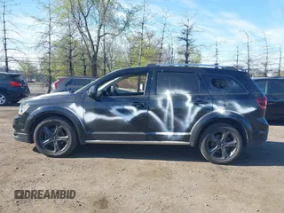 2020 Dodge Journey Crossroad z VIN 3C4PDCGB9LT212673, wystawiony jako IAAI lot #42100674 z przebiegiem Nie podano mil oraz . Historia ofert i sprzedaży dostępna na DreamBid. Obrazek 14.