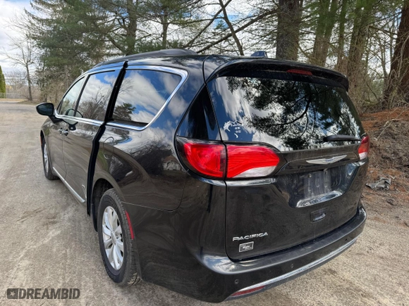 2017 Chrysler Pacifica Touring-L with VIN 2C4RC1BG8HR794164, listed as a Copart auction lot 53701525 with 228,461 mi miles and Clean Title. Bid and sale history available at carsss.com. Image 3.
