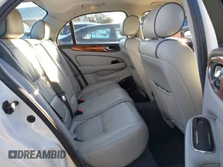 2007 Jaguar XJ with VIN SAJWA71B17SH12746, listed as a IAAI auction lot 41401422 with 99,735 mi miles. Bid and sale history available at carsss.com. Image 8.