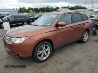 2014 Mitsubishi Outlander SE z VIN JA4AZ3A30EZ006236, wystawiony jako Copart lot #55722025 z przebiegiem 80 214 mil mil oraz Szkoda całkowita • Salvage title. Historia ofert i sprzedaży dostępna na DreamBid. Obrazek 1.
