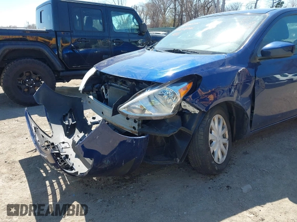 2019 Nissan Versa SV z VIN 3N1CN7AP2KL842799, wystawiony jako IAAI lot #42051006 z przebiegiem 123 075 mil mil oraz . Historia ofert i sprzedaży dostępna na DreamBid. Obrazek 6.